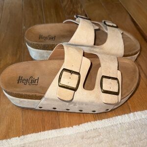 Women’s platform Corkys sandals!